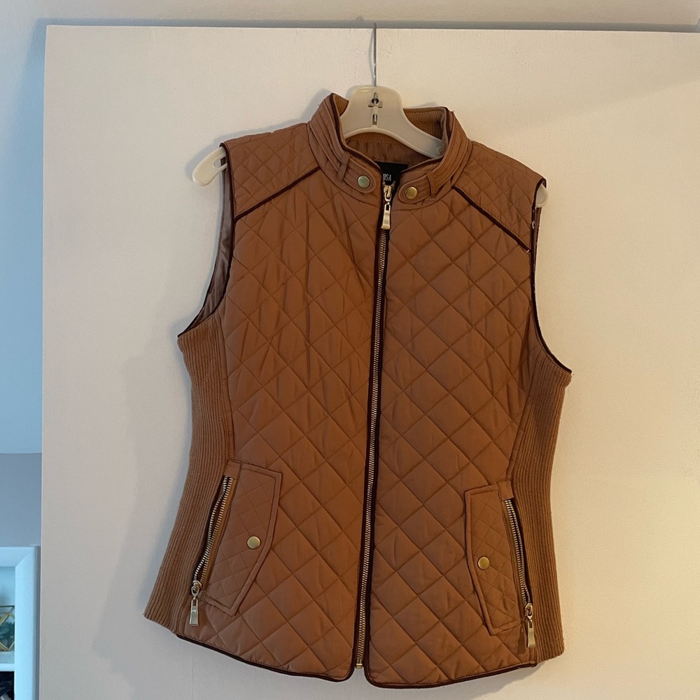 Brown vest with zipper pockets